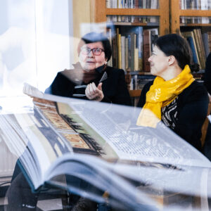 Kohtumine kunstnik Eva Jänesega ja kunstiajaloolase Reeli Kõivuga Pallase raamatukogus